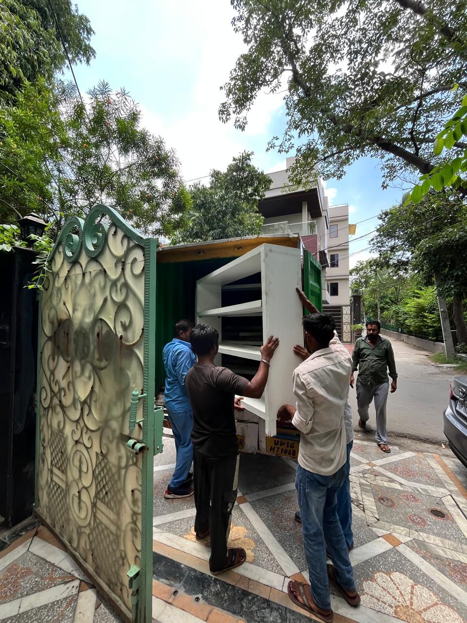 moving shelves truck